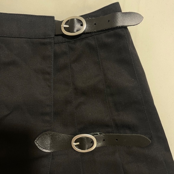 Brandy Melville Mini Skirt - Picture 4 of 4